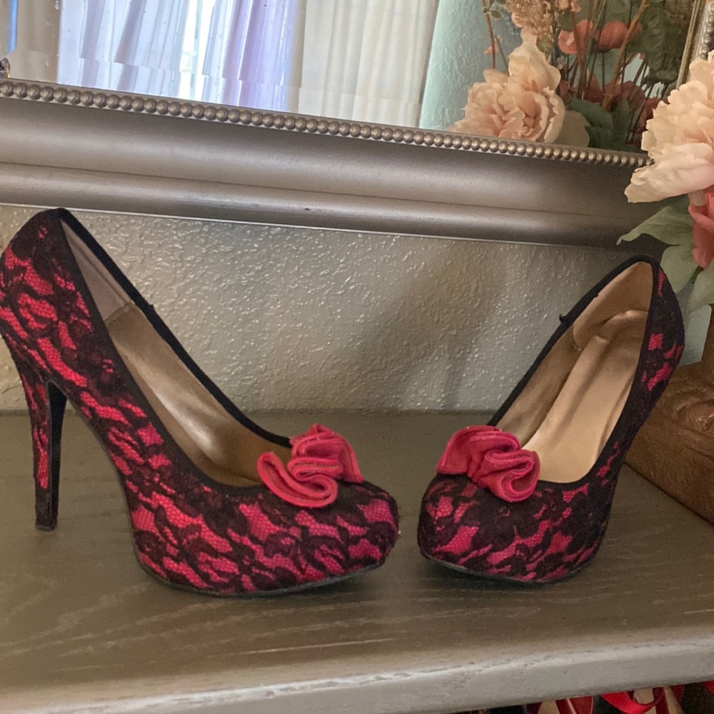 Flirty Pink and black laced high heels
